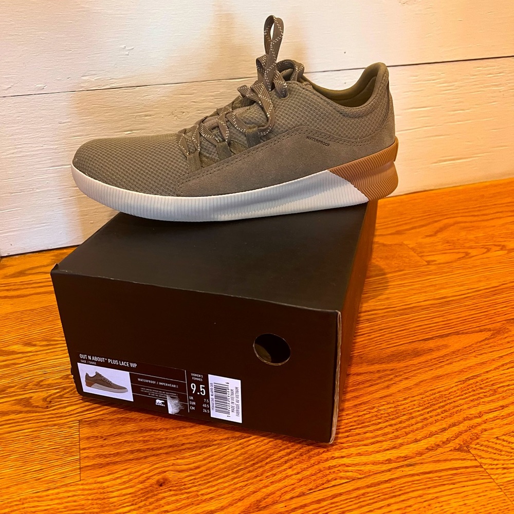 Brand new never worn 9.5 Sorel out and about plus lace sneaker